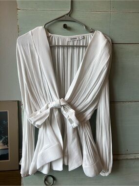 Missguided White Pleated Top with Elasticized Neckline